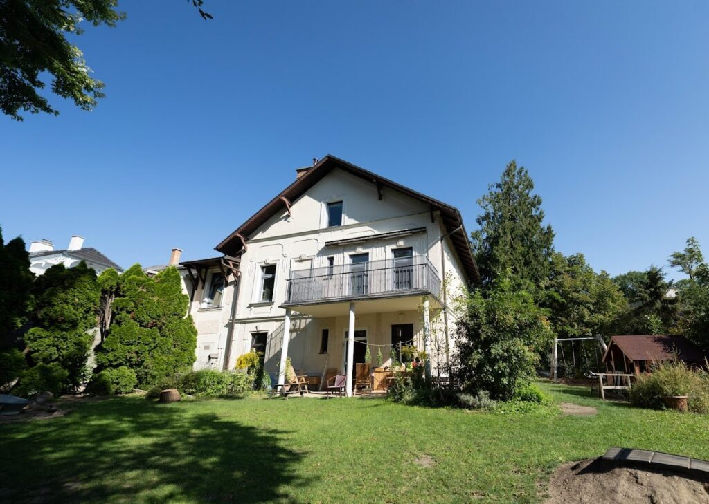 Listing cover image