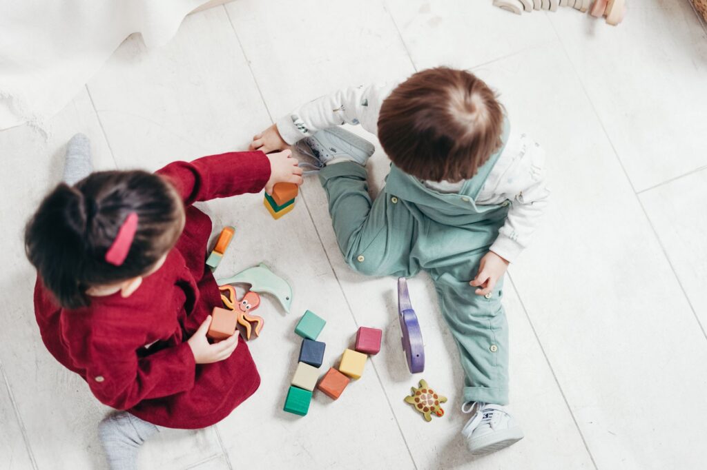 toddlers playing together daycare