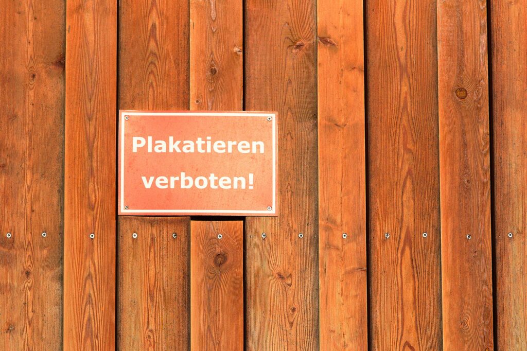 Kinderschutz Gütesiegel Kita Plakette Eingangstür Zertifikat Deutschland